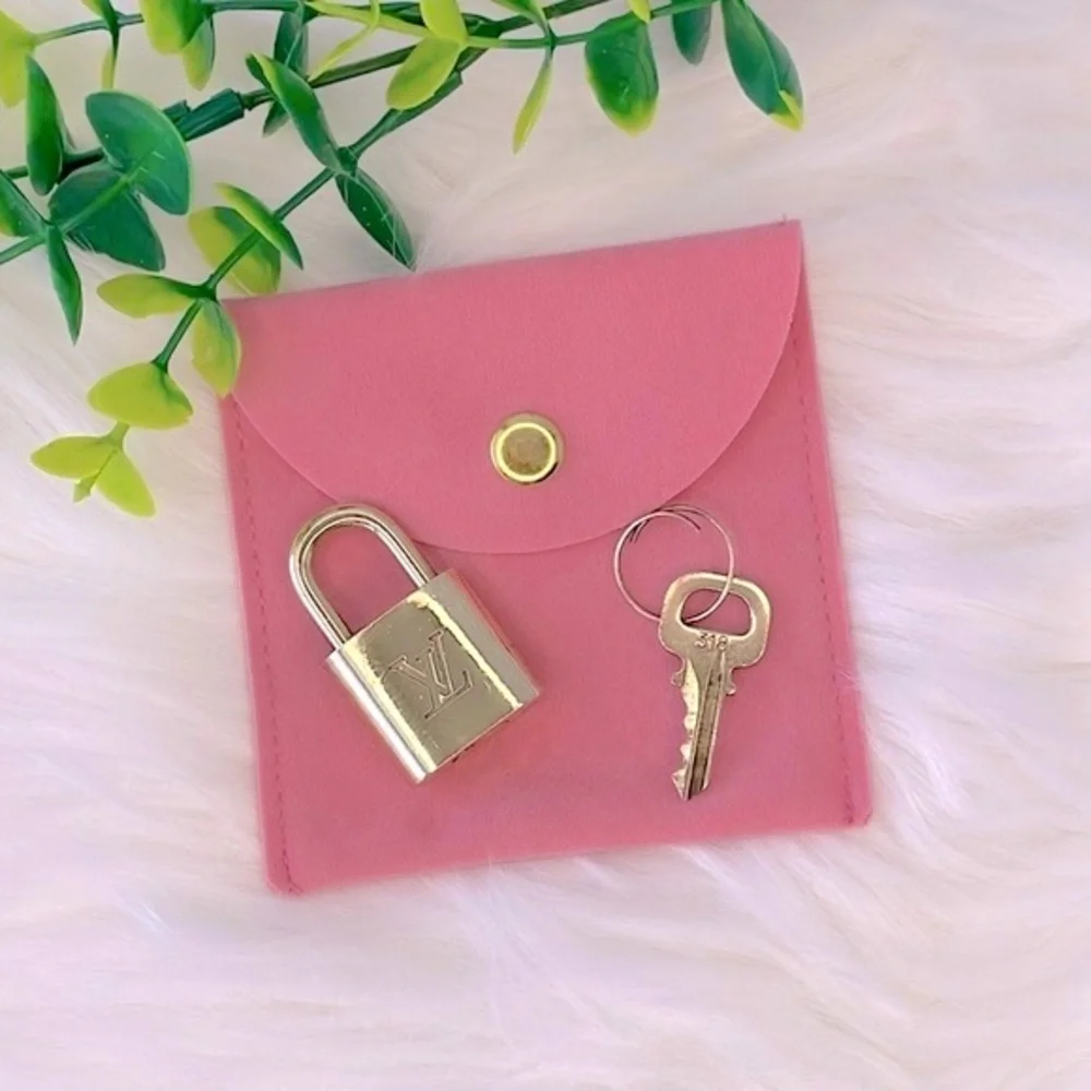 Louis Vuitton Padlock and‎ Key # 318